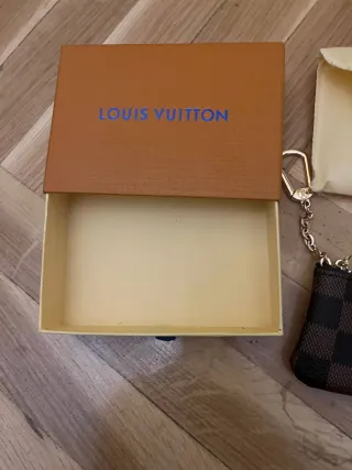Monedero Louis Vuitton Damier Ebene con caja