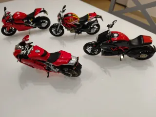 4 Moto Ducati Scala 1:12