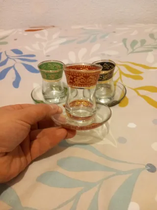 Set di 6 tazze da tè turco con piattini abbinati