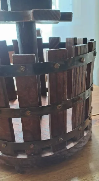 PRENSA DE VINO/BOTELLERO