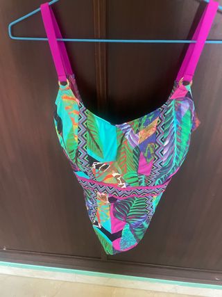 Costume da bagno con stampa tropicale