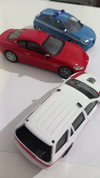 Lotto 3 Auto Polizia Maserati 1:43