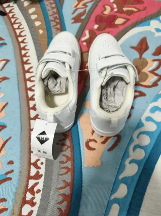 Sneakers bianche con velcro per bambini/e