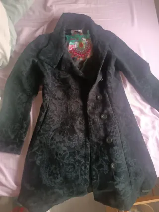 Abrigo Desigual Negro.