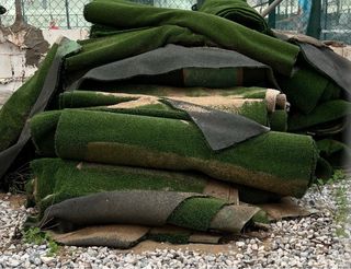 Lotto di erba artificiale in vendita