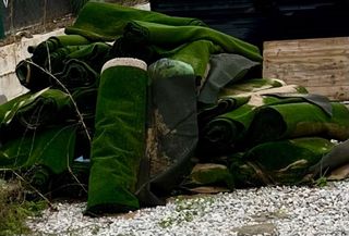 Lotto di erba artificiale in vendita