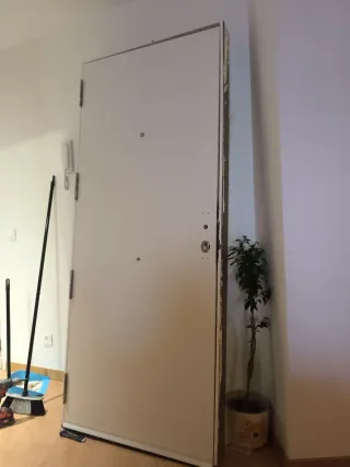 Puerta entrada lisa blanca 203 x 82,5 URGE