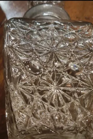 Bottiglia decorativa in vetro lavorato