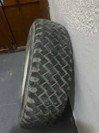 Llanta Suzuki Santana Samurai.