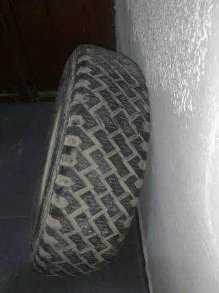 Llanta Suzuki Santana Samurai.