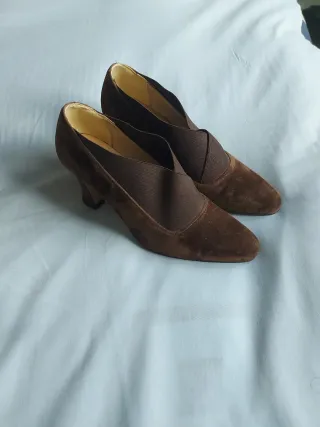 Zapatos de tacón de terciopelo marrón