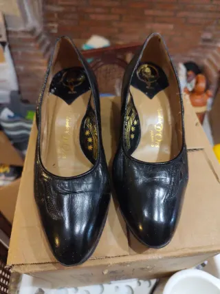 Zapatos de piel negros para señora