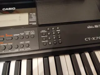 Teclado Casio CT-X700