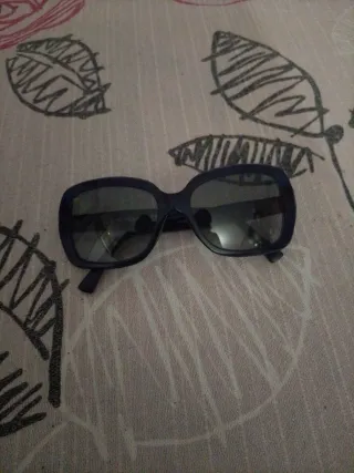 Gafas de sol azules y grises