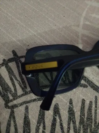 Gafas de sol azules y grises