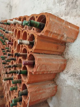 Bottiglieri in ceramica per vino