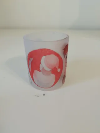 Tazza in vetro disegnata a mano