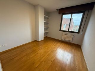 Piso en venta en Plaza España - Villa Pilar - Reyes Católicos - Vadillos en Burgos