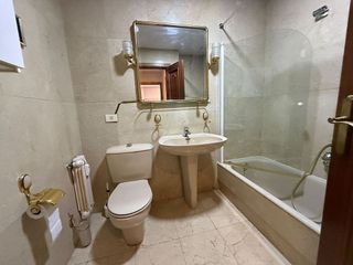 Piso en venta en Plaza España - Villa Pilar - Reyes Católicos - Vadillos en Burgos