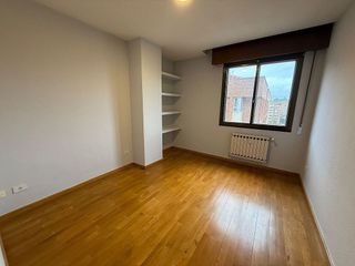 Piso en venta en Plaza España - Villa Pilar - Reyes Católicos - Vadillos en Burgos