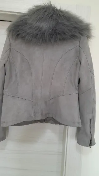 Giubbino con pelliccia sintetica grigio