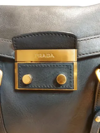 Borsa Prada a spalla in pelle nera