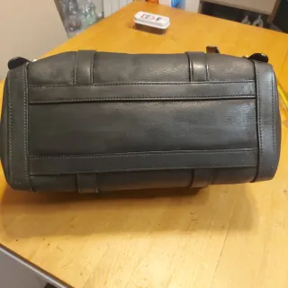 Borsa Prada a spalla in pelle nera