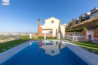 Casa adosada en venta en Bola de Oro - Serrallo en Granada