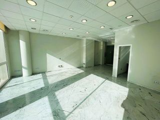 Oficina en alquiler en Playa de la Fontanilla en Marbella