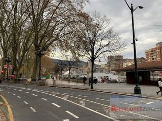 Local comercial en alquiler en Casco Viejo en Bilbao