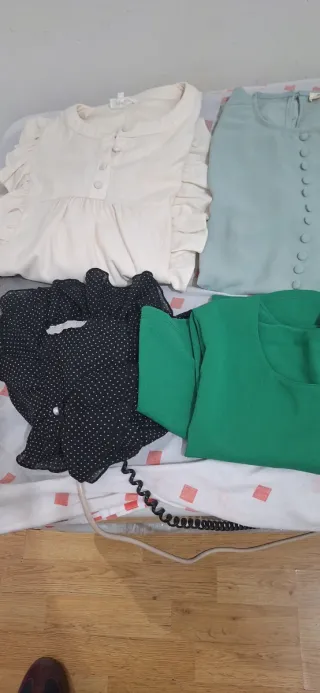 Lote Ropa: 3 Blusas, 6 Vestidos, Pantalón
