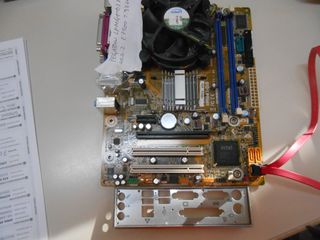 Scheda madre Pegatron IPM41-D3 + Intel Core 2