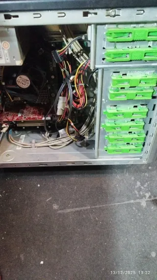 Ordenador Acer Torre Negro/Plata. Retirada en mano