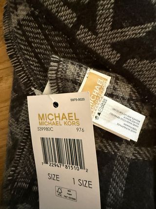 Bufanda Michael Kors Logo Gris y Negro