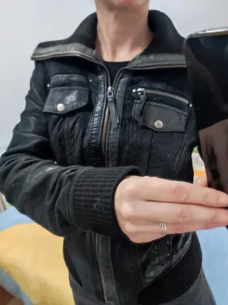 Cazadora de cuero negra