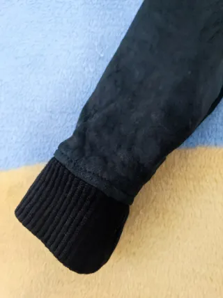 Cazadora de cuero negra