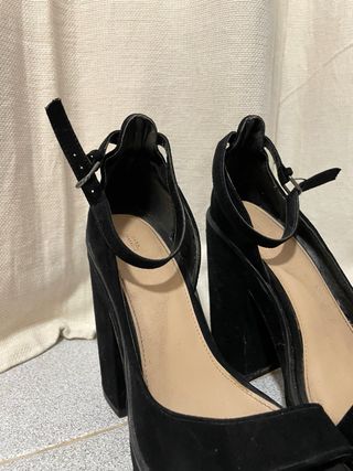 Tacones negros de plataforma