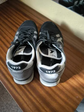 Zapatillas Pepe Jeans Negras y Plateadas