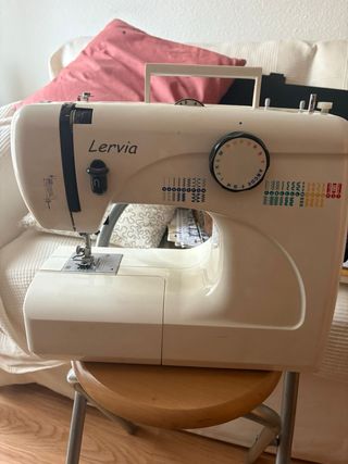 Máquina de coser Lervia