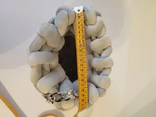 Borsa a mano uncinetto grigia con catena