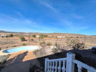 Chalet en venta en Yecla