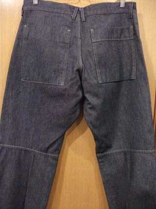 Cazadora  Talla L. pantalones y bermuda tallas 44.