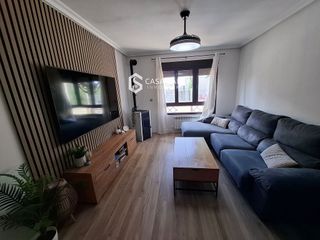 Casa adosada en venta en Yecla