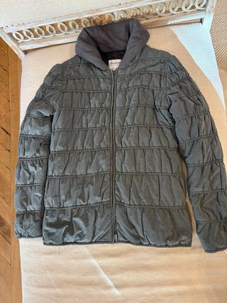 Chaquetón Armani gris acolchado