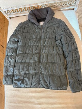 Chaquetón Armani gris acolchado