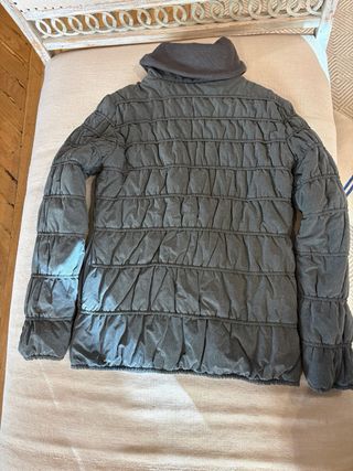 Chaquetón Armani gris acolchado