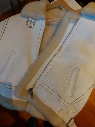 Casaco Pêlo Branco e Couro