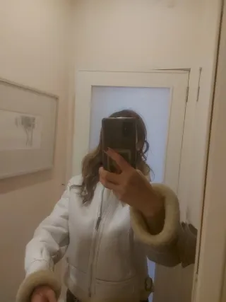 Casaco Pêlo Branco e Couro