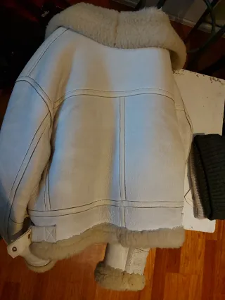 Casaco Pêlo Branco e Couro