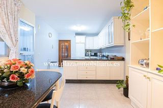 Casa adosada en venta en Lucena